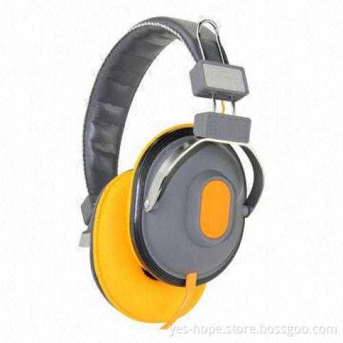 Retractable headphone with 4 colors
